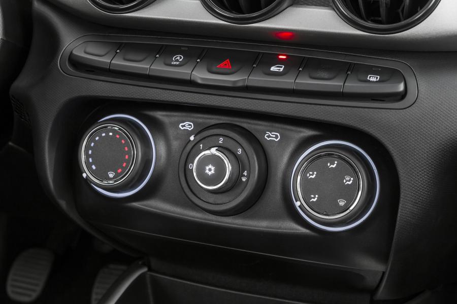 Детали интерьера Fiat Argo Drive 1.0 Flex (358) 2017 года  (фото 7 из 37)